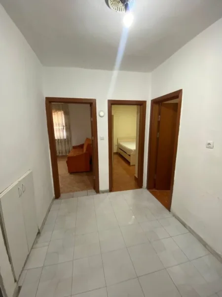 Tirane, jepet me qera apartament 2+1+Aneks+Ballkon Kati 1, 80 m² 450 € (Rr. Sitki Cico perballe Maternitetit te Brryli)