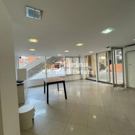 Tirane, jepet me qera ambjent biznesi Kati 1, 80 m² 600 € (Deliorgji)