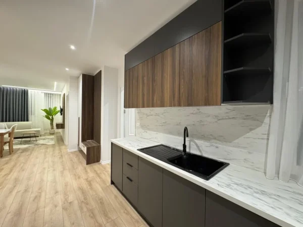 Tirane, shitet apartament 2+1+Ballkon Kati 5, 71 m² 185.000 € (Rruga Fortuzi Prane Shkolles Me Hipoteke)