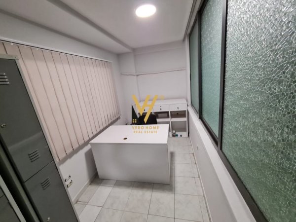 Tirane, jepet me qera zyre Kati 1, 120 m² 850 € (SHESHI WILLSON)