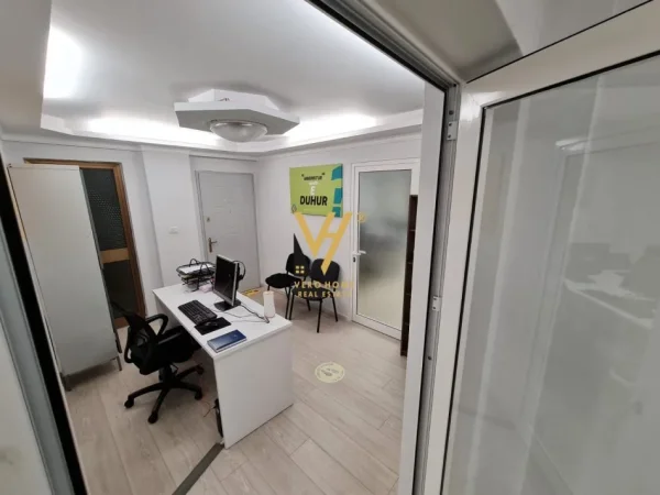 Tirane, jepet me qera zyre Kati 1, 120 m² 850 € (SHESHI WILLSON)