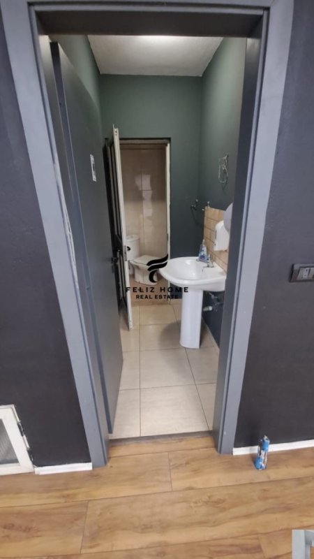 Tirane, jepet me qera ambjent biznesi Kati 0, 300 m² 2.500 € (RRUGA E KAVAJES)