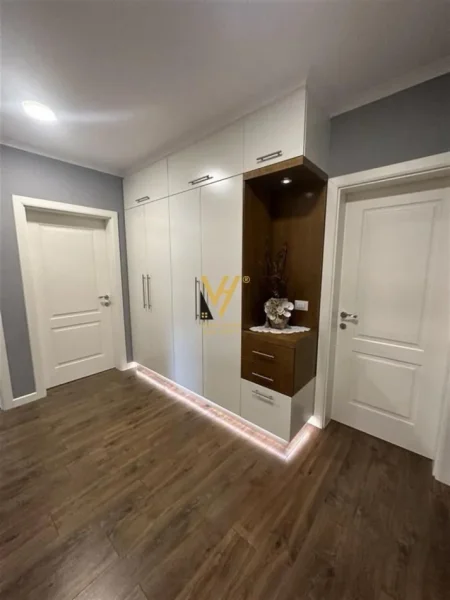 Tirane, jepet me qera apartament 2+1+Ballkon Kati 5, 70 m² 700 € (IRFAN TOMINI)