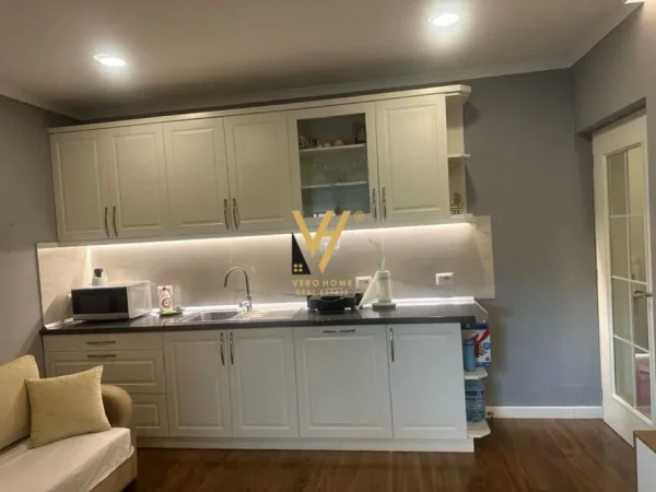 Tirane, jepet me qera apartament 2+1+Ballkon Kati 5, 70 m² 700 € (IRFAN TOMINI)