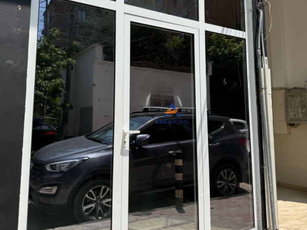 Tirane, jepet me qera dyqan Kati 0, 60 m² 410 € (VASIL SHANTO)