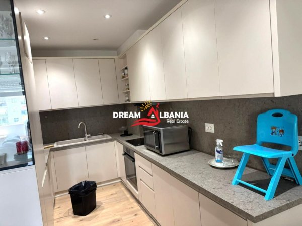 Tirane, jepet me qera apartament 2+1 , 100 m² 1.000 € (5 maj)