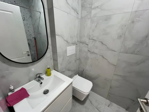 Tirane, jepet me qera apartament 1+1 Kati 9, 72 m² 650 € (rruga Feizi Himzo)