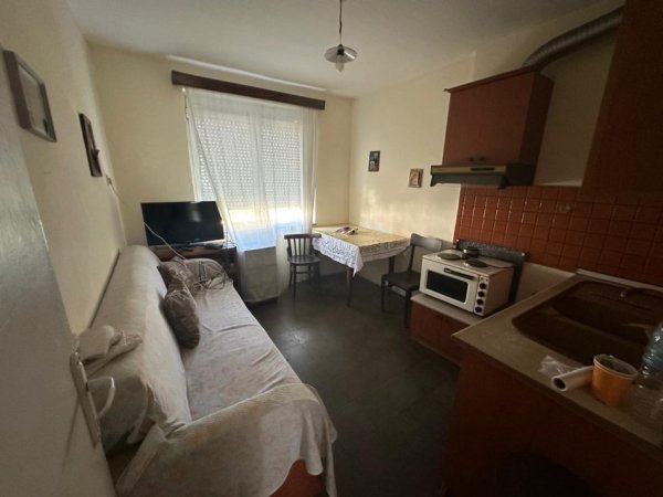 Tirane, jepet me qera apartament 2+1+Ballkon Kati 4, 70 m² 450 € (Rruga Myslym Shyri)