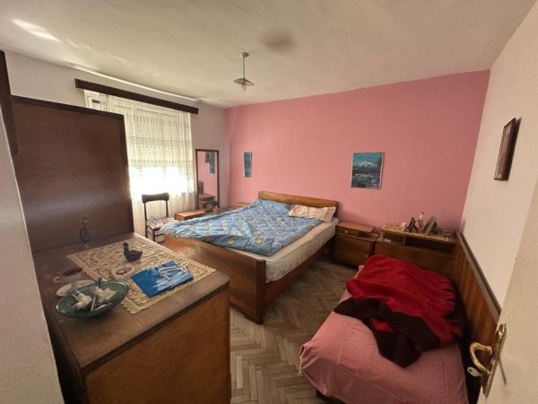 Tirane, jepet me qera apartament 2+1+Ballkon Kati 4, 70 m² 450 € (Rruga Myslym Shyri)
