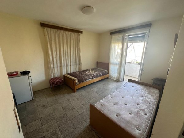 Tirane, jepet me qera apartament 2+1+Ballkon Kati 4, 70 m² 450 € (Rruga Myslym Shyri)