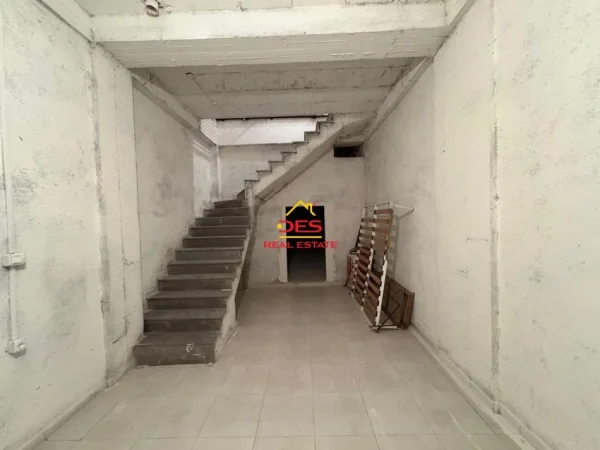 Vlore, shitet ambjent biznesi Kati 0, 140 m² 195.000 € (Bulevardi Ismail Qemali)