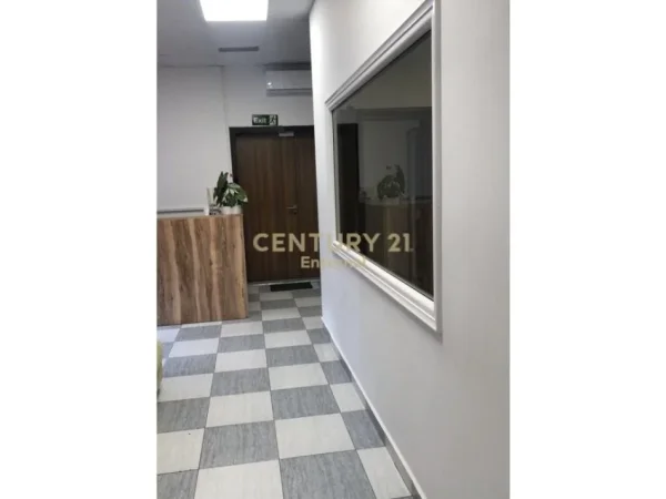 Tirane, shitet ambjent biznesi Kati 1, 200 m² 570.000 € 