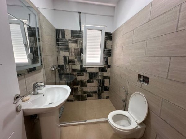 Tirane, jepet me qera apartament 1+1+Ballkon Kati 3, 66 m² 550 € (Selite)