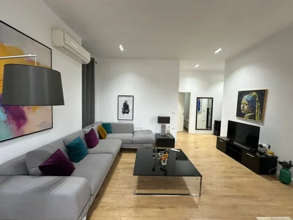 Tirane, jepet me qera apartament 2+1+Aneks+Ballkon Kati 7, 90 m² 800 € (Kompleksi Delijorgji)