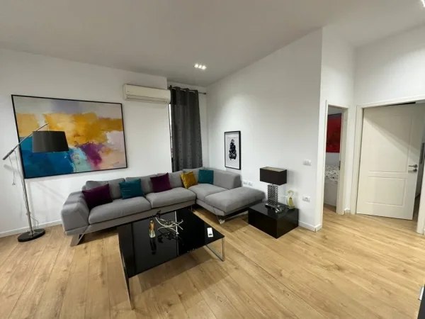 Tirane, jepet me qera apartament 2+1+Aneks+Ballkon Kati 7, 90 m² 800 € (Kompleksi Delijorgji)