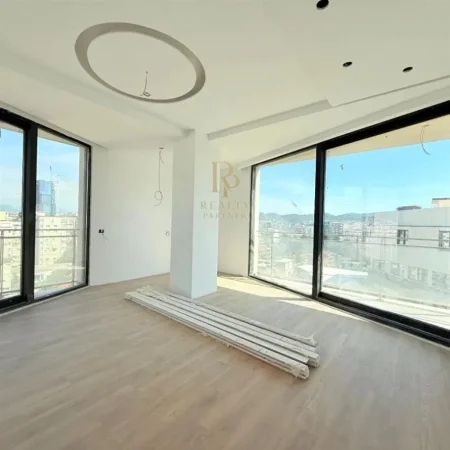 Tirane, shitet apartament 3+1+Ballkon Kati 9, 140 m² 320.000 € (Mine Peza)