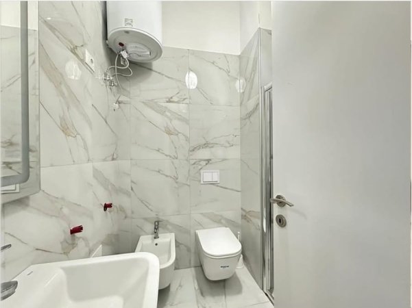 Tirane, jepet me qera apartament 1+1+Ballkon Kati 7, 77 m² 600 € (Square 21)