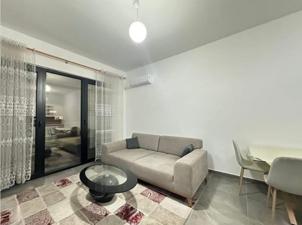 Tirane, jepet me qera apartament 1+1+Ballkon Kati 7, 77 m² 600 € (Square 21)