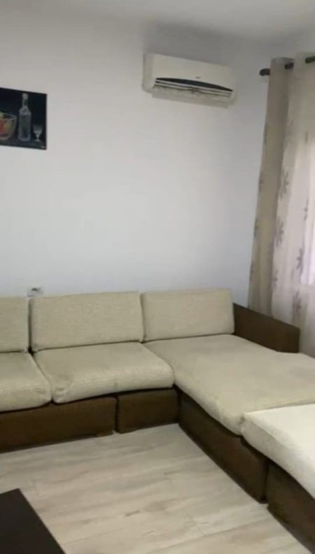 Tirane, jepet me qera Vile 3+1 Kati 2, 130 m² 600 € (rruga e kavajes)