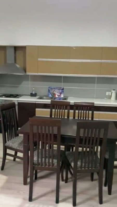 Tirane, jepet me qera Vile 3+1 Kati 2, 130 m² 600 € (rruga e kavajes)