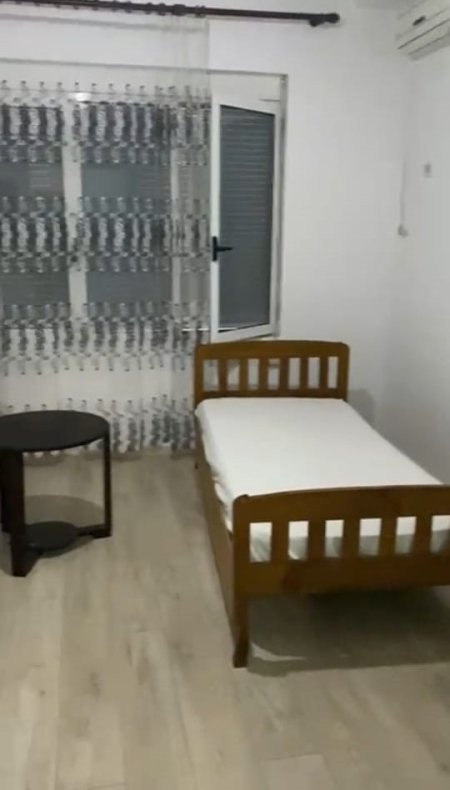 Tirane, jepet me qera Vile 3+1 Kati 2, 130 m² 600 € (rruga e kavajes)