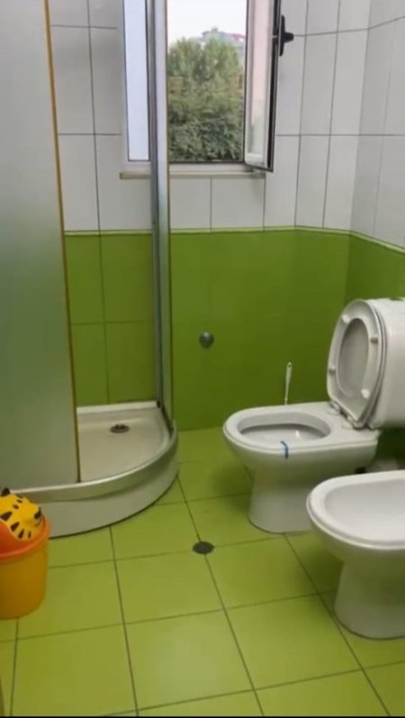 Tirane, jepet me qera Vile 3+1 Kati 2, 130 m² 600 € (rruga e kavajes)