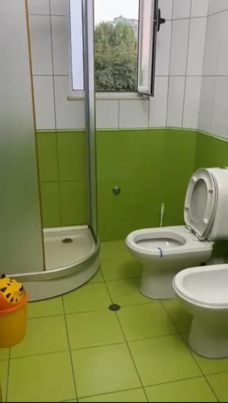 Tirane, jepet me qera Vile 3+1 Kati 2, 130 m² 600 € (rruga e kavajes)