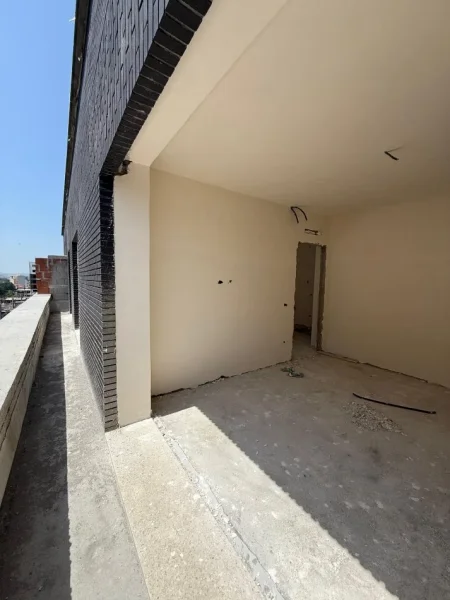Tirane, shitet apartament 2+1+Ballkon Kati 5, 82 m² 155.000 € (ish Fusha e Aviacionit)