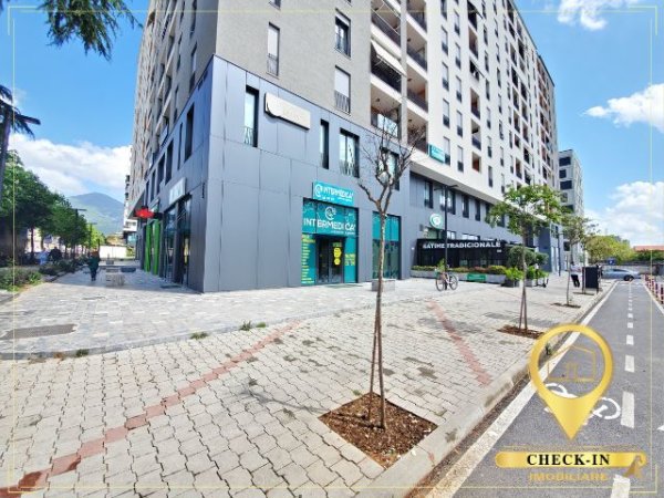 Tirane, jepet me qera zyre Kati 3, 69 m² 450 € (Kompleksi Zirkon)