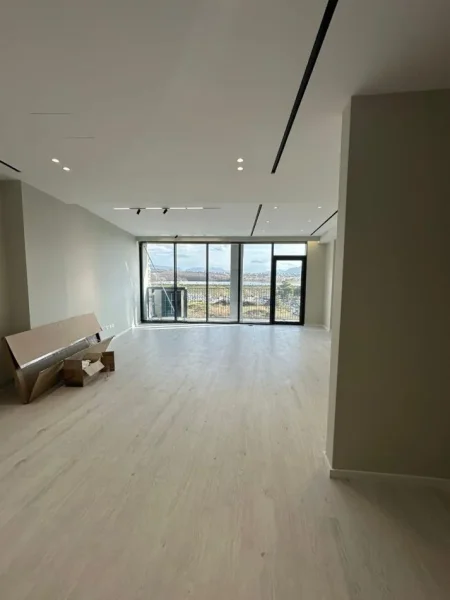 Tirane, jepet me qera apartament 2+1 Kati 6, 125 m² 1.300 € (Lake View)