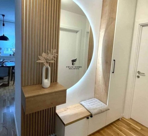 Tirane, jepet me qera apartament 2+1+Ballkon Kati 7, 115 m² 450 € (YZBERISHT)