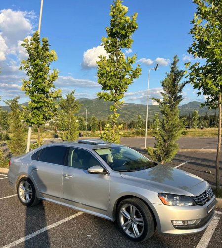 Elbasan, Volkswagen Passat Nafte, gri ,automatik 140mi km 9.500 €