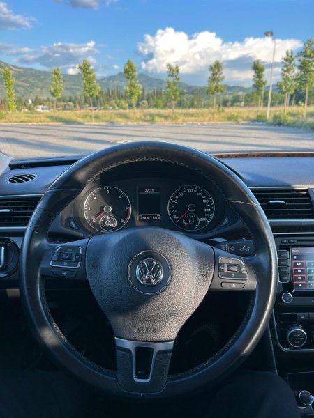 Elbasan, Volkswagen Passat Nafte, gri ,automatik 140mi km 9.500 €