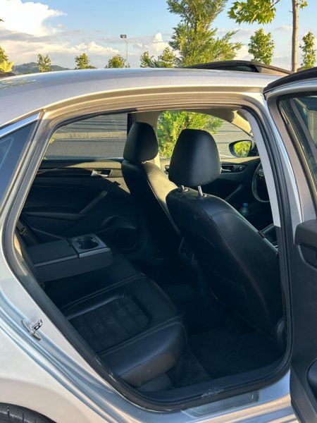 Elbasan, Volkswagen Passat Nafte, gri ,automatik 140mi km 9.500 €