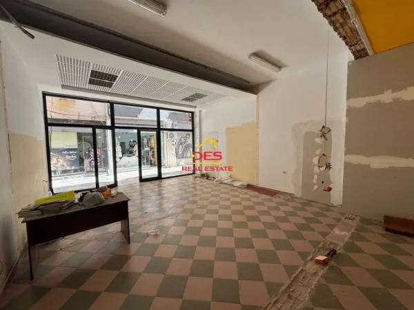Vlore, jepet me qera ambjent biznesi Kati 0, 53 m² 600 € (Rruga Sadik Zotaj)