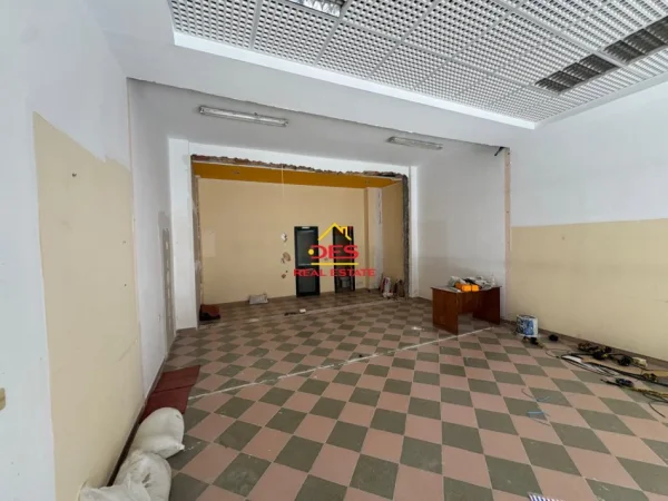 Vlore, jepet me qera ambjent biznesi Kati 0, 53 m² 600 € (Rruga Sadik Zotaj)