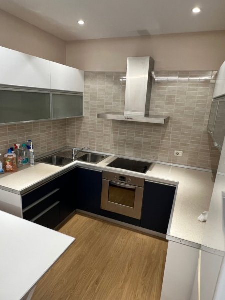 Tirane, jepet me qera apartament 1+1+Ballkon Kati 5, 78 m² 550 € (ISH TREGU ELEKTRIK ALI DEMI)