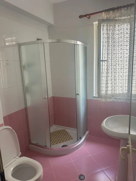 Durres, jepet me qera apartament 2+1+Aneks+Ballkon Kati 3, 110 m² 400 €