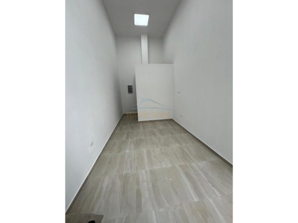 Tirane, jepet me qera ambjent biznesi Kati 0, 25 m² 350 € (Rruga e Kosovareve)