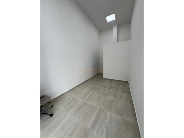 Tirane, jepet me qera ambjent biznesi Kati 0, 25 m² 350 € (Rruga e Kosovareve)