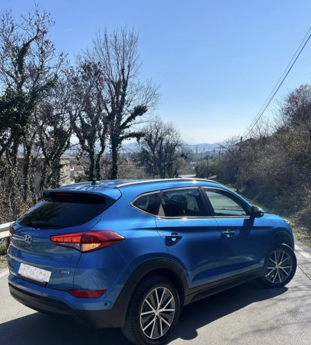 Hyundai Tucson eVgt 1.7Nafte, blu e errët automatik 100mi km 14.000 €