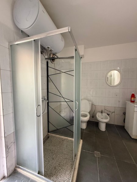 Tirane, jepet me qera apartament 3+1+Ballkon Kati 2, 93 m² 600 € 