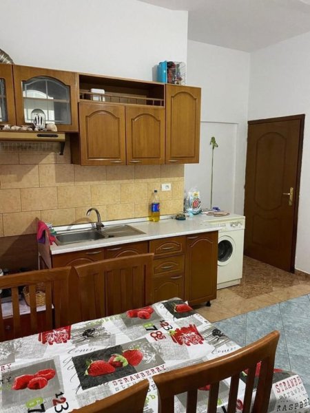 🏡 JEPET ME QERA SUPER HYRJE 1+1 NË VILË NE 5 MAJI,  Kati 2, 50 m² 330 € (5 Maji)