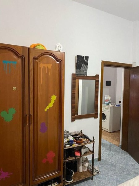 🏡 JEPET ME QERA SUPER HYRJE 1+1 NË VILË NE 5 MAJI,  Kati 2, 50 m² 330 € (5 Maji)
