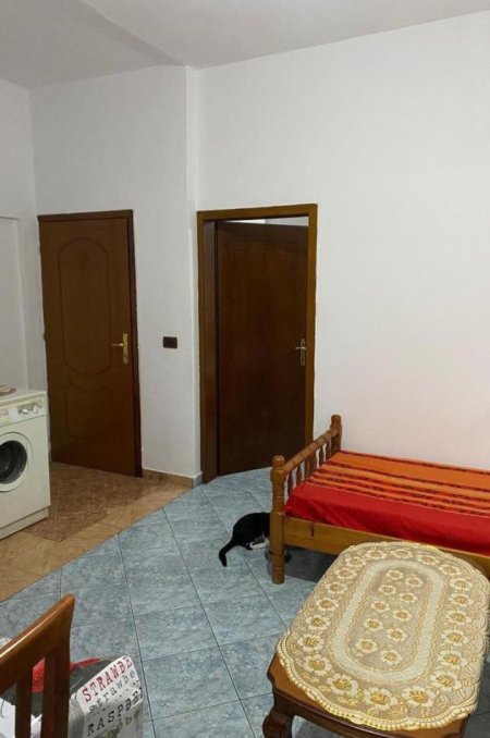 🏡 JEPET ME QERA SUPER HYRJE 1+1 NË VILË NE 5 MAJI,  Kati 2, 50 m² 330 € (5 Maji)