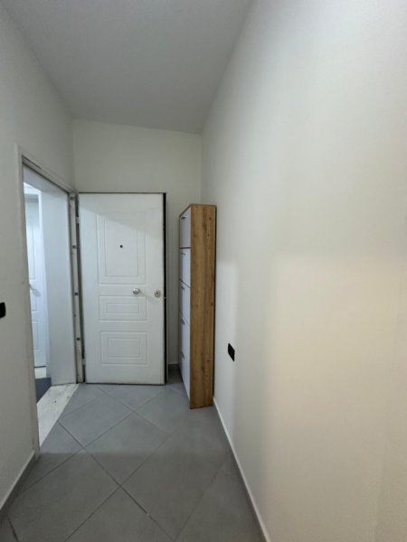 Tirane, jepet me qera apartament 1+1+Ballkon Kati 7, 65 m² 500 € (Rruga e Dibres)