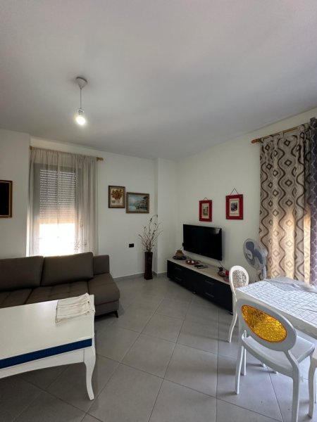 Tirane, jepet me qera apartament 1+1+Ballkon Kati 7, 65 m² 500 € (Rruga e Dibres)