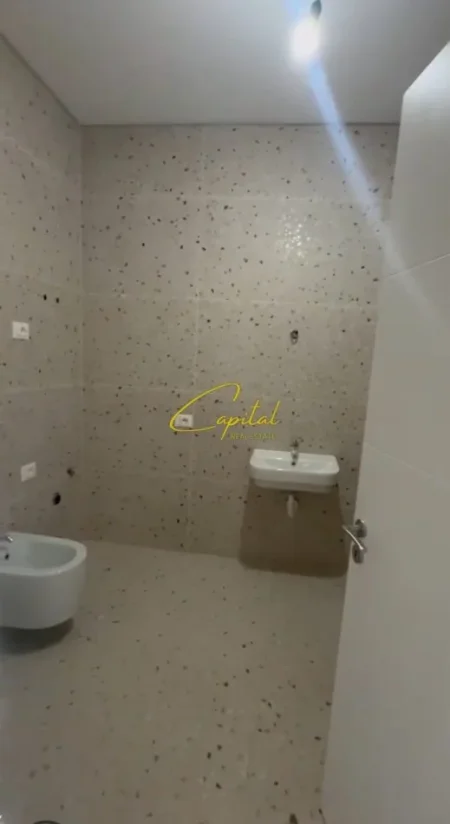 Tirane, shitet apartament 2+1 Kati 5, 72 m² 111.000 € (PASKUQAN)