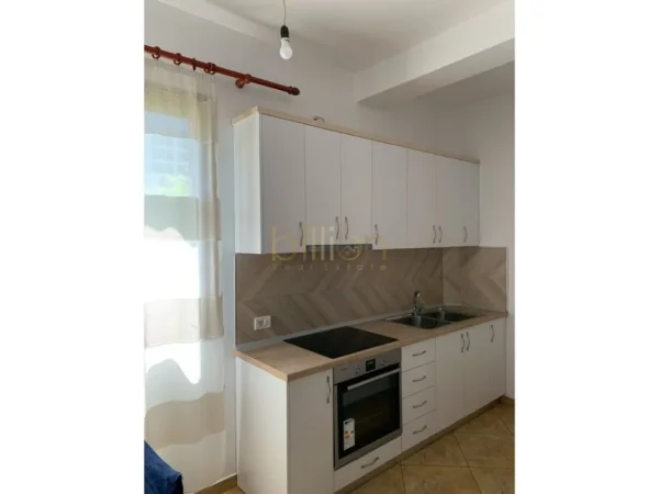 Tirane, jepet me qera 2+1 , 86 m² 400 €