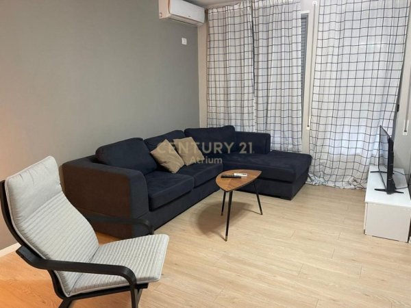 Tirane, jepet me qera apartament 1+1 Kati 2, 70 m² 600 € (MATERNITETIT TE RI)